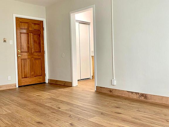 4th image of 843 S Mariposa Ave #3