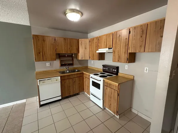 1122 King Albert Ave #104, Coquitlam, BC V3J 1X7