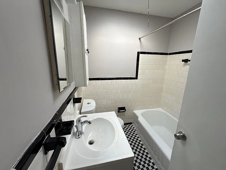 333 N Grantley St — Photo 11