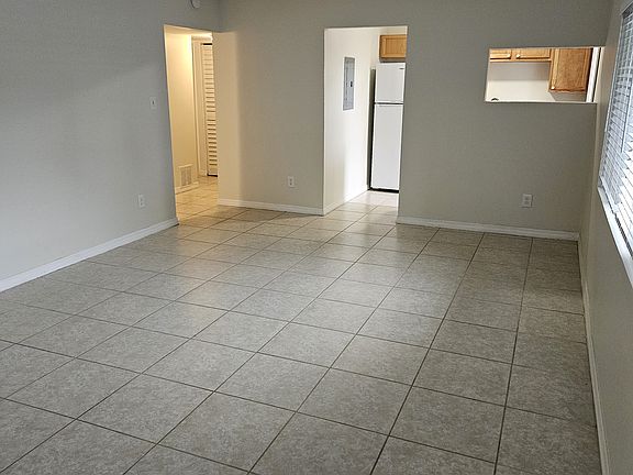 3rd image of 801 Lighthouse Dr APT A