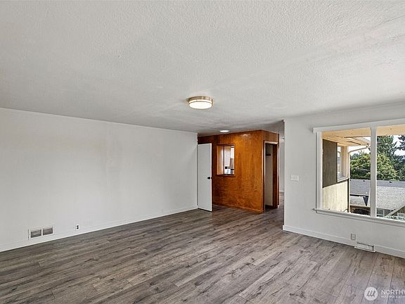 5th image of 3202 Farragut Street