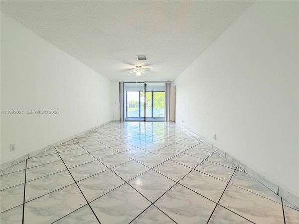 206 Lake Pointe Dr APT 206