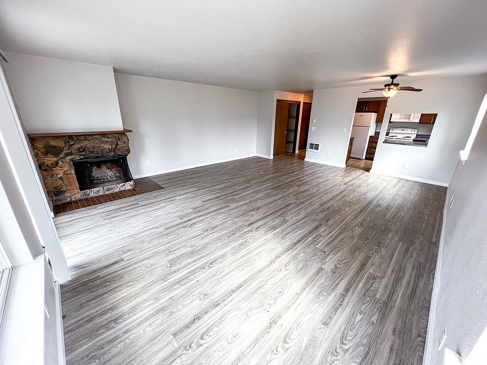 1st image of 10757 Greenwood Ave N #223