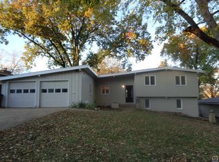 1700 SW 27th St, Topeka, KS 66611