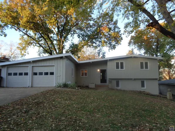 1700 SW 27th St, Topeka, KS 66611