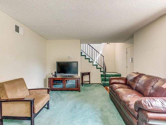 3rd image of 442 Colony Crest Dr