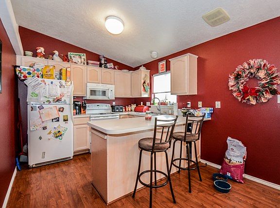 4th image of 260 Donna Dr