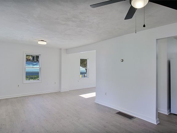 5th image of 108 Montrose Tpke