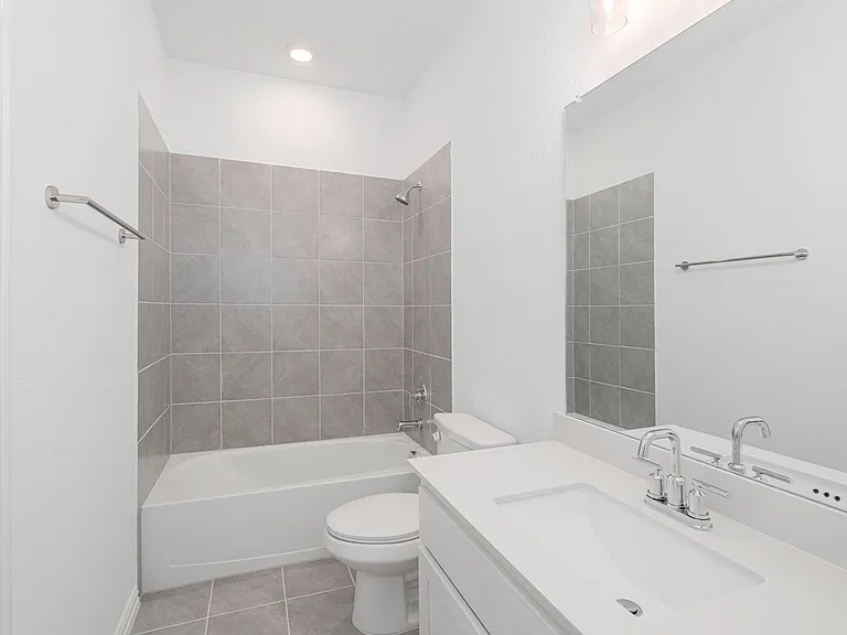 908 Utica Dr — Photo 37