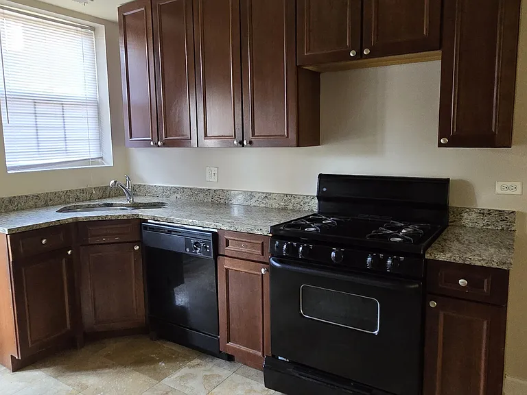 7460 N Greenview Ave #2 — Photo 4