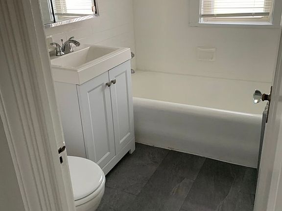 5th image of 15303 Clifton Blvd #202