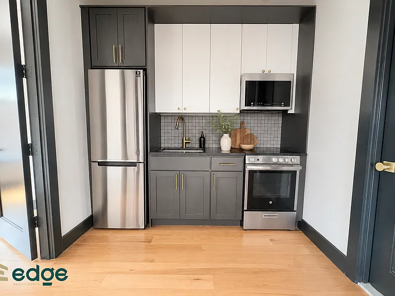561 4th Ave #2B — Photo 2
