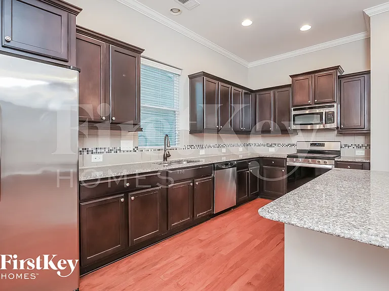 215 Topsaw Ln — Photo 6