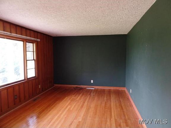 3rd image of 805 Morgan Ave