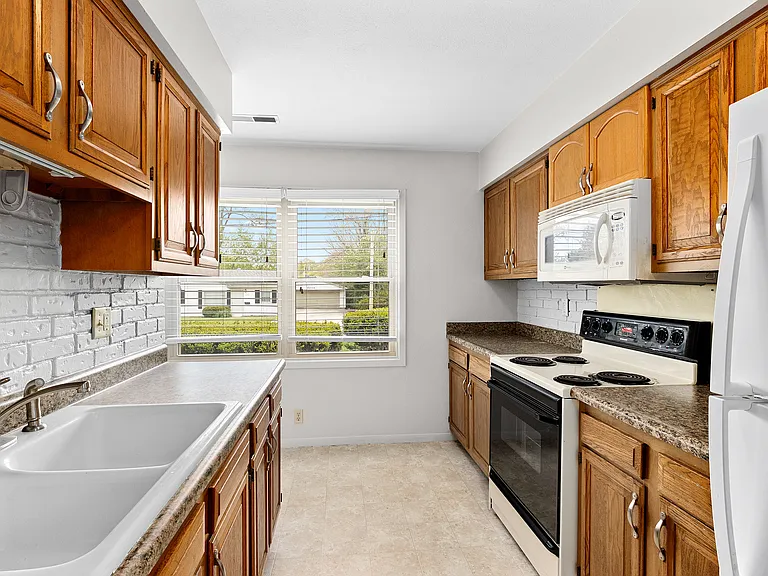 6205-6207 N Northmoor Ct — Photo 36