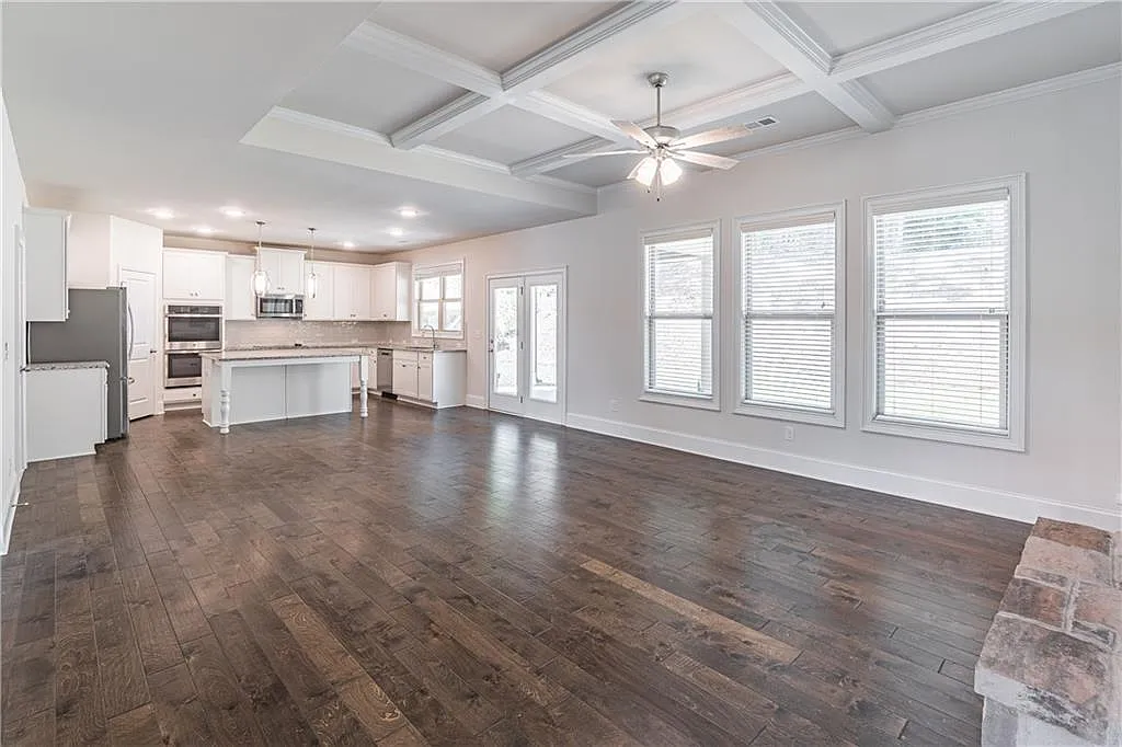 5 bed, 3.0 bath, 3249 sqft, $2,850 — Photo 2