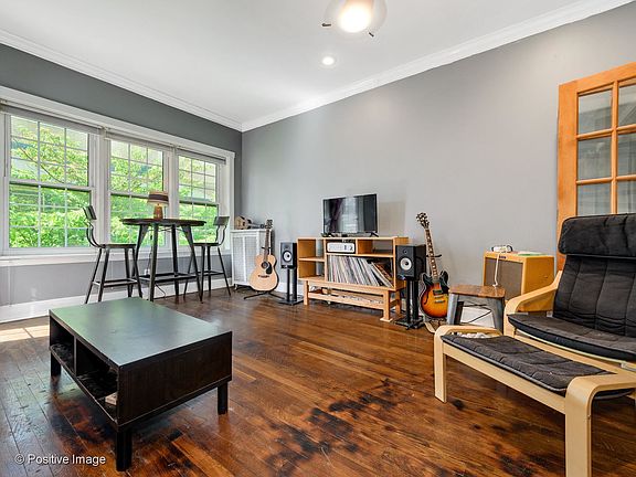 2nd image of 4320 N Clarendon Ave APT 2030