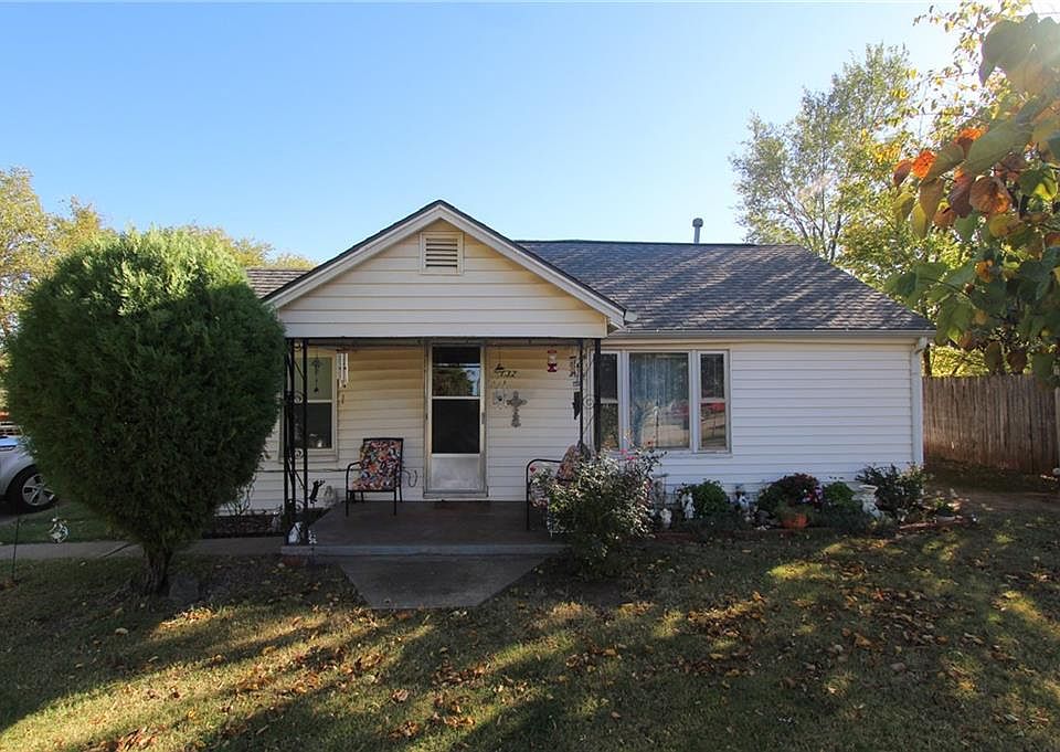 1st image of 132 SE 1st St