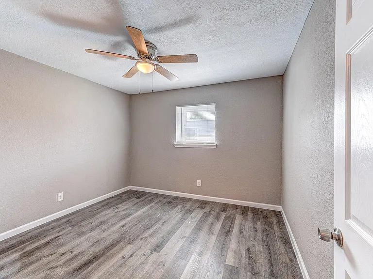523 Spring Dr #4 — Photo 11