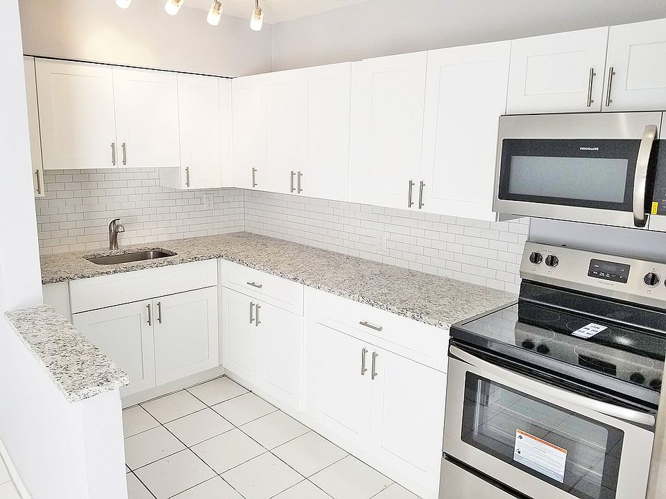 1st image of 631 NE 8th Ave APT 2
