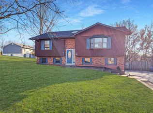 810 Sheraton Ln, Herculaneum, MO 63048