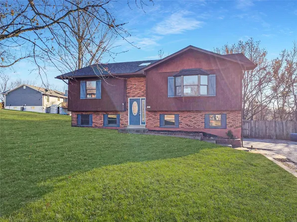 810 Sheraton Ln, Herculaneum, MO 63048