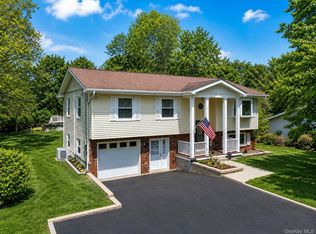 14 Foxwood Dr, Newburgh, NY 12550