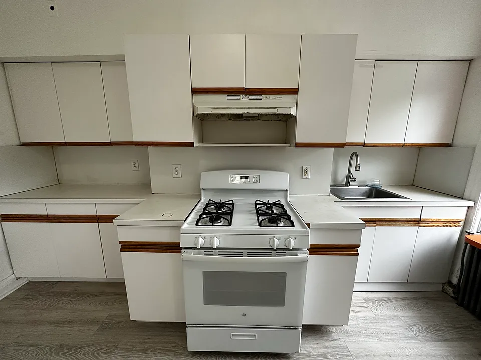 103 Zabriskie St #2