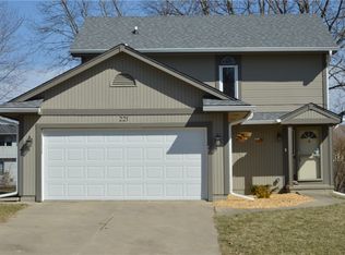 221 25th St, West Des Moines, IA 50265