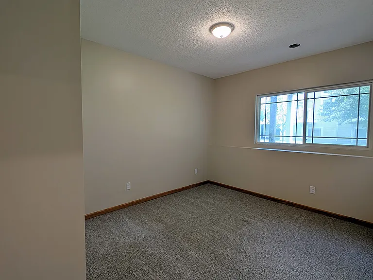 594 Sutherland Dr — Photo 19