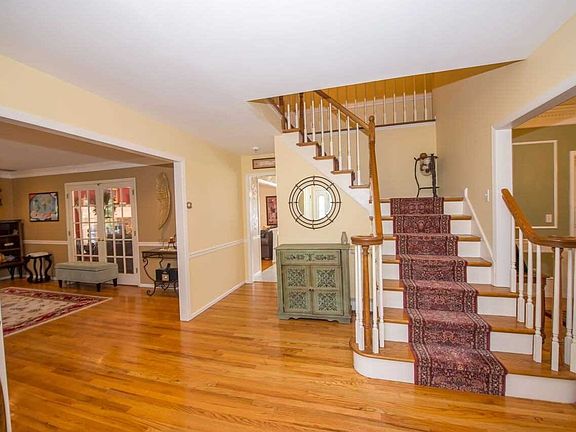 2nd image of 23 Michele Ln
