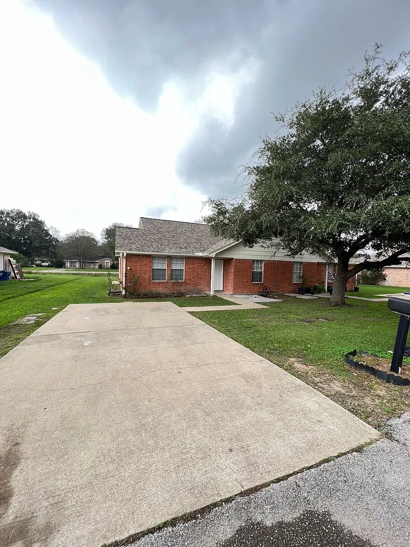 3BD/2BA duplex in Eagle Lake, TX. — Photo 1