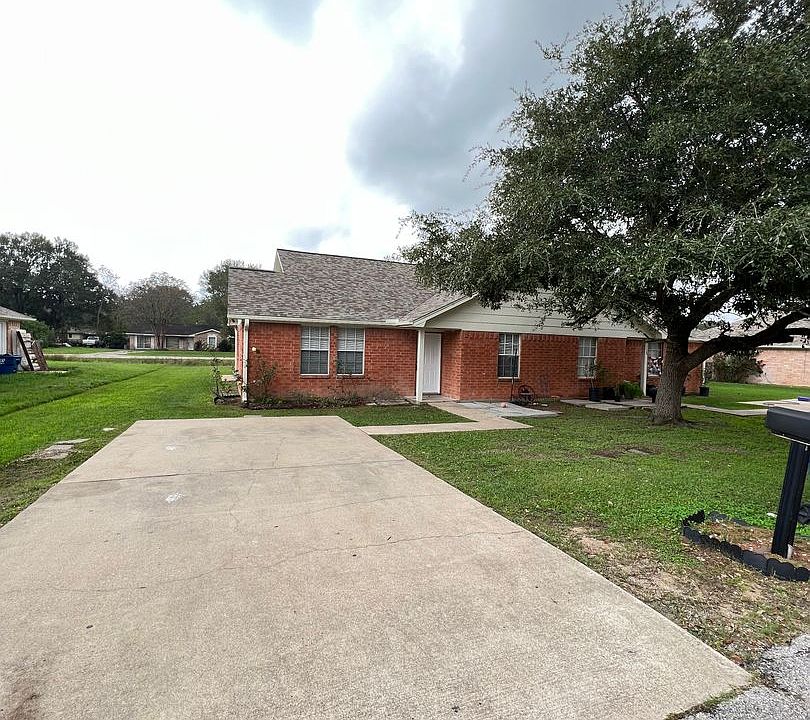 1st image of 200-227 Hunters Ln #221
