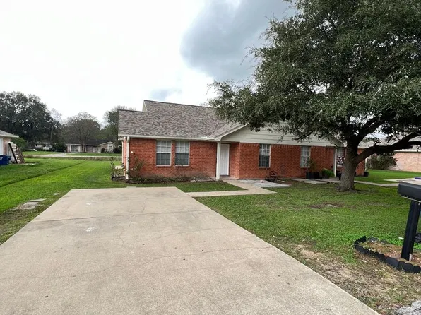 221 Hunters Ln, Eagle Lake, TX 77434