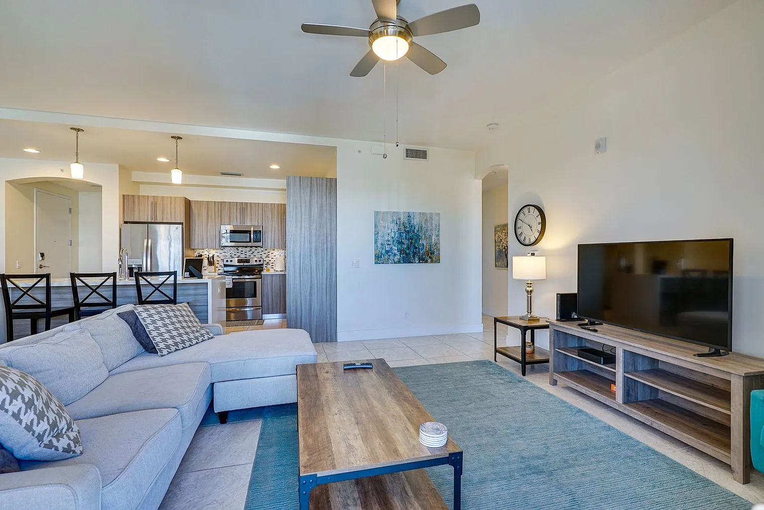 3 bed, 2.0 bath, 1388 sqft, $4,741 — Photo 2