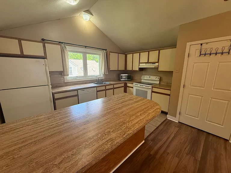 44 Salem Pl #3 — Photo 5