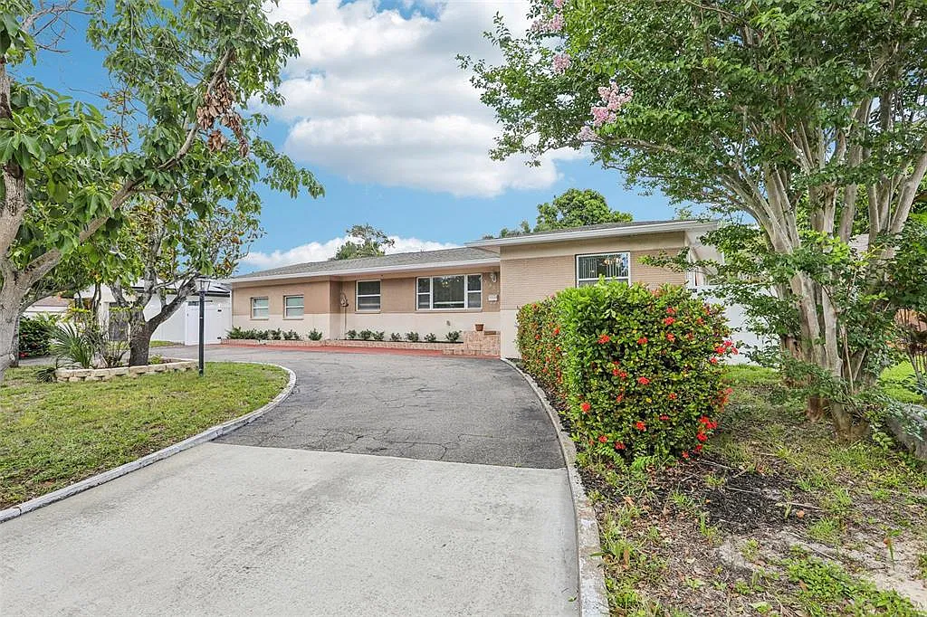 4 bed, 2.0 bath, 2029 sqft, $3,800 — Photo 1