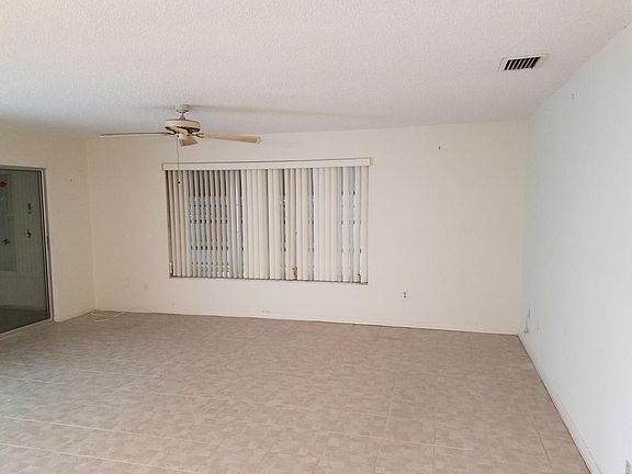 3rd image of 7261 E Oakridge Cir