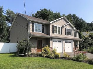 16 North St, South Hadley, MA 01075