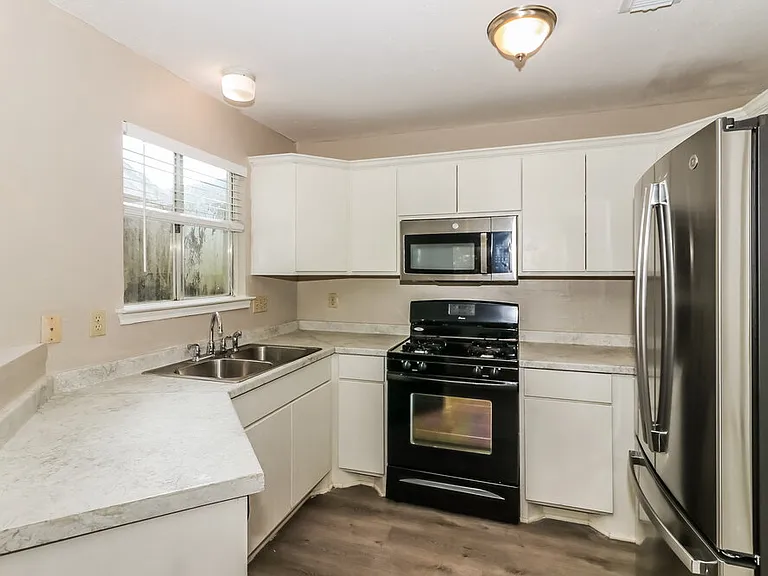 1525 Miller Ave — Photo 6