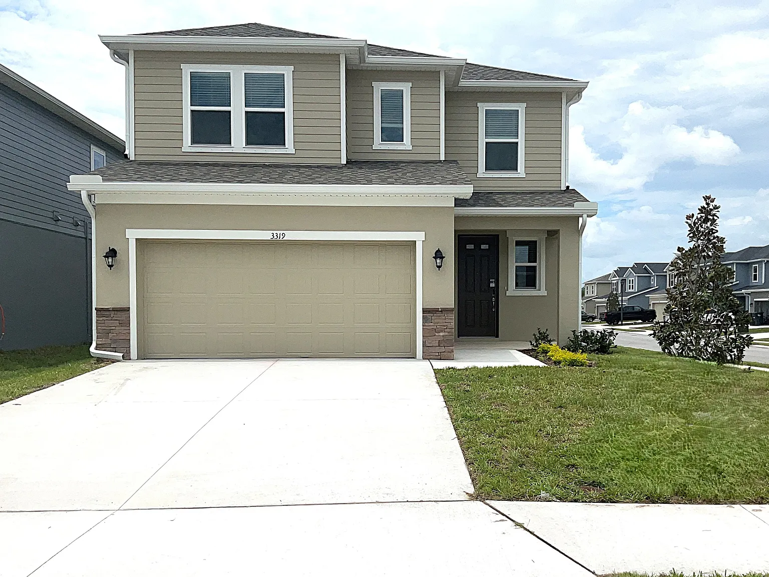 5 bed, 3.0 bath, 2377 sqft, $2,820 — Photo 1