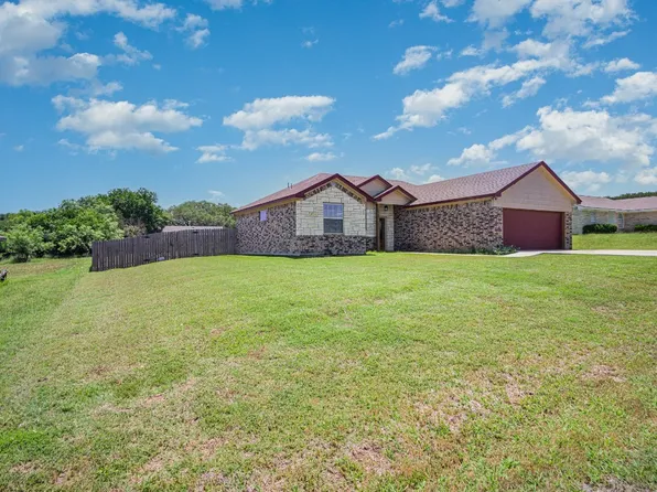 1313 W Chippewa Trl, Granbury, TX 76048