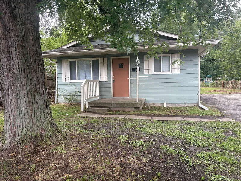 3030 Roberta Dr