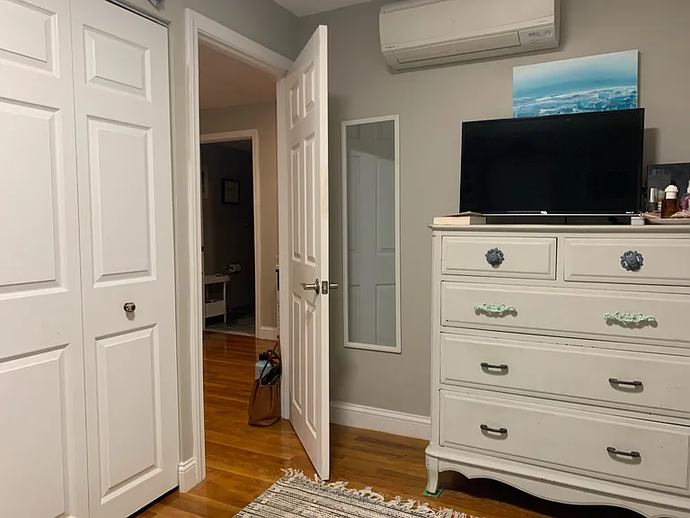 1 Wiget St #4 — Photo 4