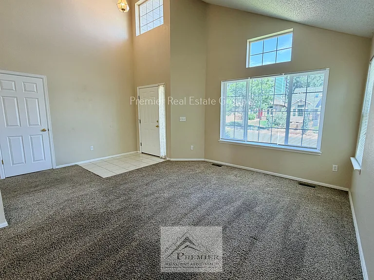 5831 Instone Cir — Photo 3