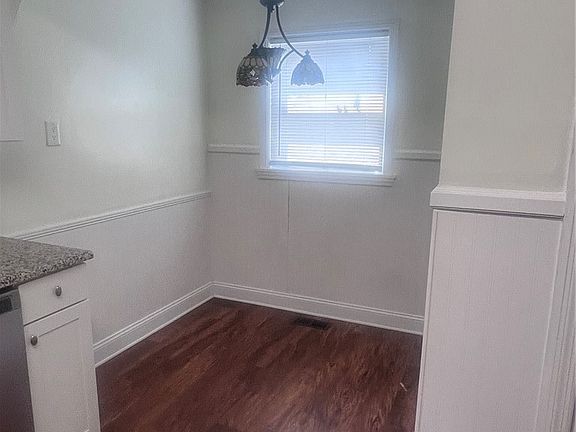 5th image of 210 Joseph St