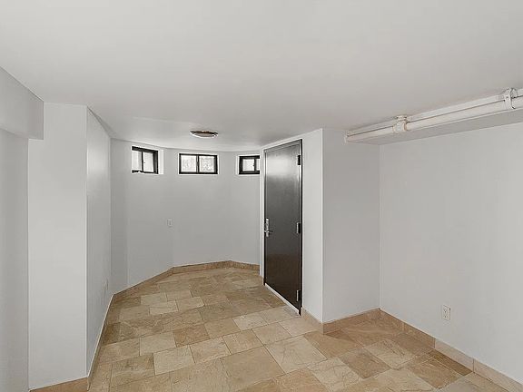 5th image of 460 Harman St #1