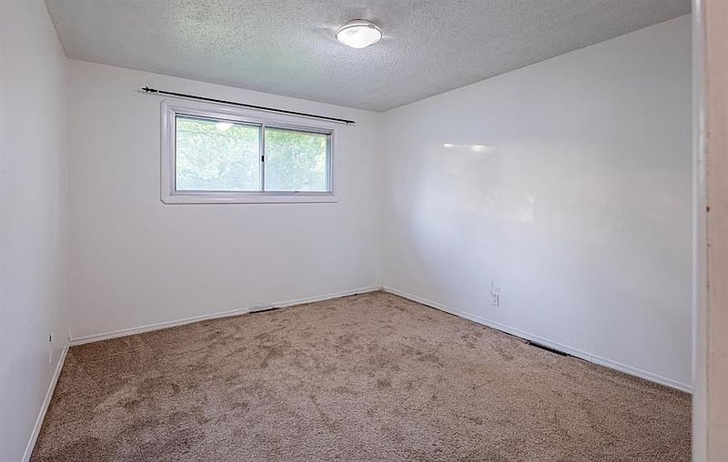 Winnipeg Apartment for rent - 3 Bedrooms — photo 9