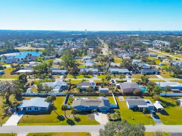 221 E Wentworth St, Englewood, FL 34223
