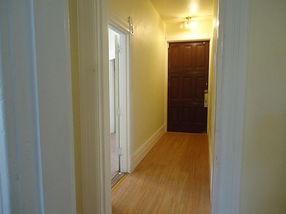 5th image of 812 N Van Buren St #4